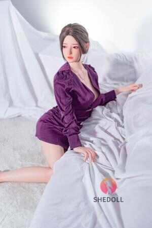 SHEDOLL 花音 158cm｜C杯臥房輕熟女 · 深V紫睡袍｜蜜桃嬌體暗香｜髮絲盈腰+溫感搖顫｜專屬解慾人妻偶